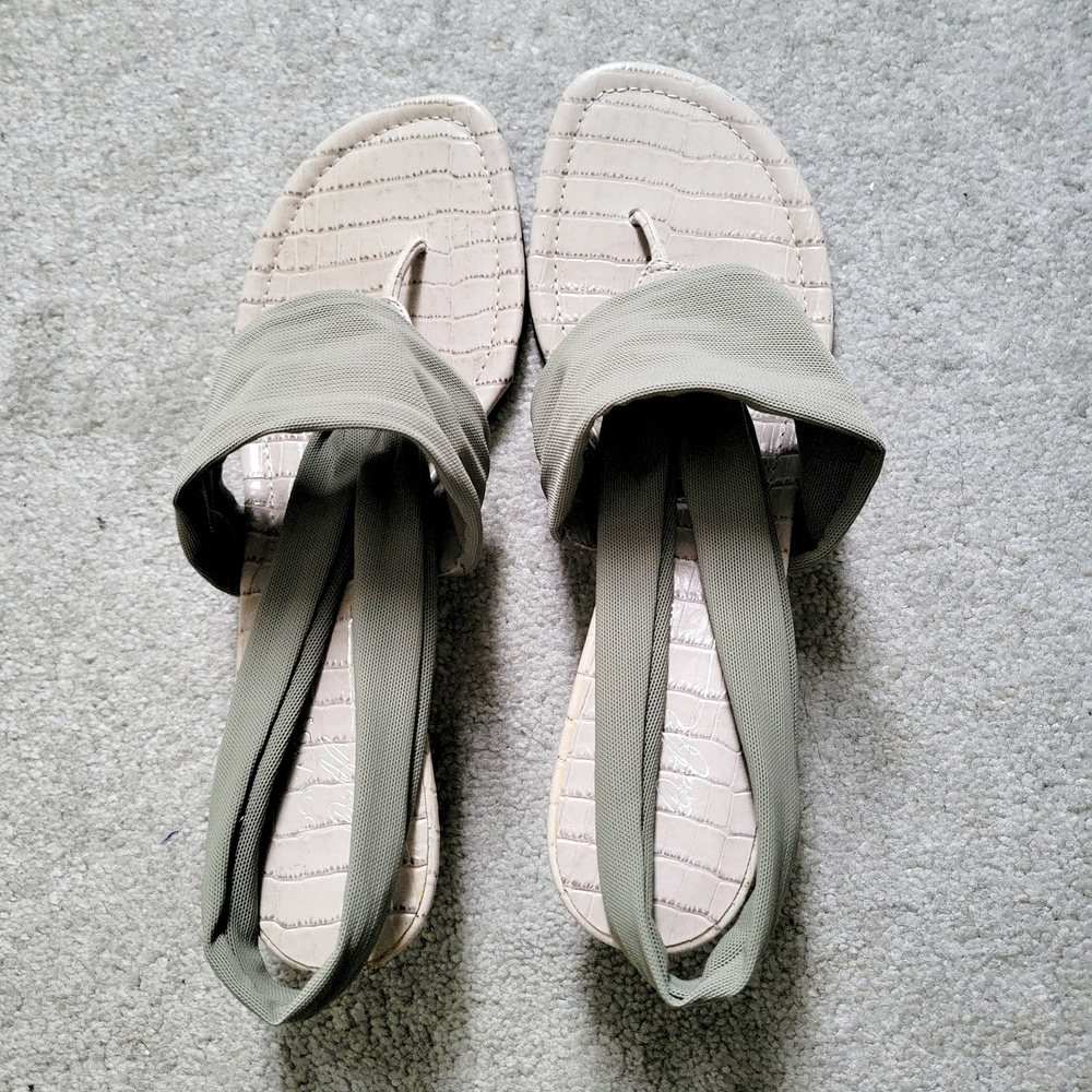 NWOT Donald J. Pliner Sage and Beige Sandals Size US 10M